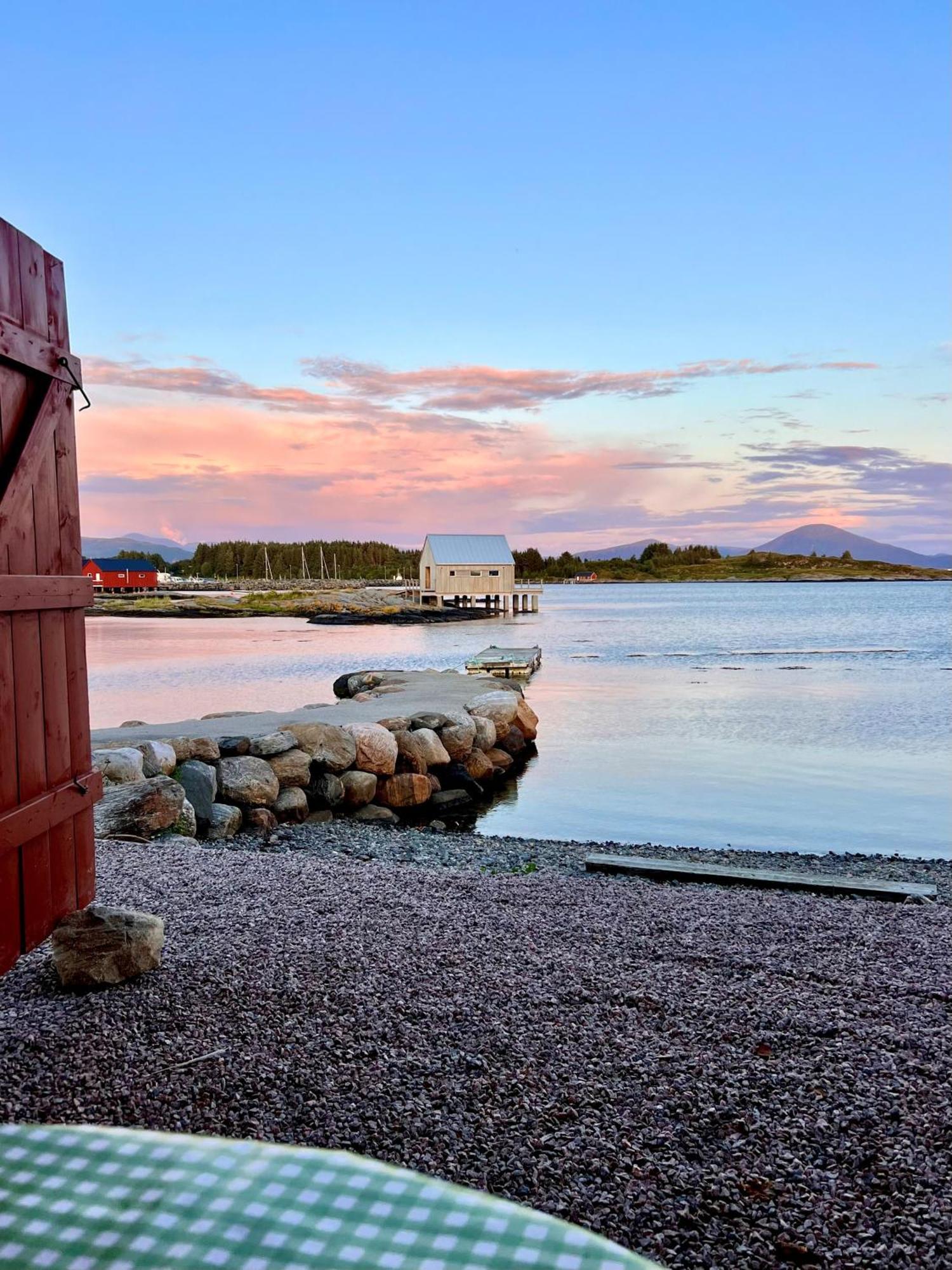 Waterfront Rorbu - By The Beach Bud Exteriör bild